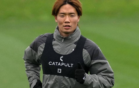 福伦丹队主场爆冷击败欧冠4冠王阿贾克斯，板仓滉发威也难换3分