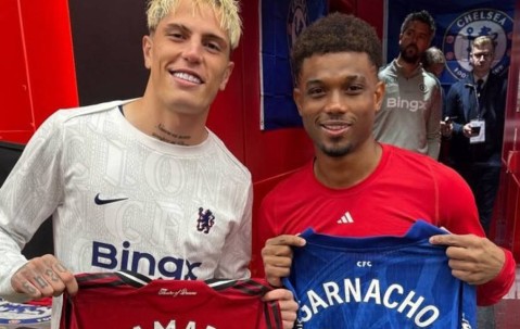 曼联主力与加纳乔交换球衣惹争议，B费对其不满！切尔西解释小乔未出场原因