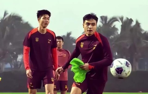 赶紧留洋！21岁国脚昨晚中超戏耍2名外援：英超级踢法！