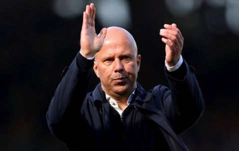 三连败只是序幕，利物浦面前是皇马和曼城，斯洛特为执着付出代价