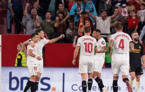 巴萨5-1横扫塞维利亚，西甲联赛夺冠热门稳固榜首位置