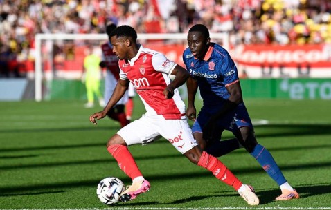 22岁巴萨旧将法蒂在法甲赛场绽放光芒，双响炮助摩纳哥2场不败