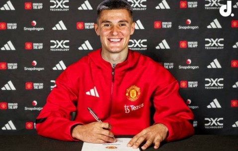 记者：塞斯科今日已经拍完曼联媒体宣传素材，官宣即将发布