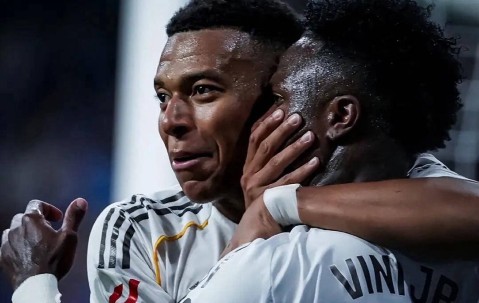 金球奖评选争议：维尼修斯不满双标，登贝莱获奖引发热议