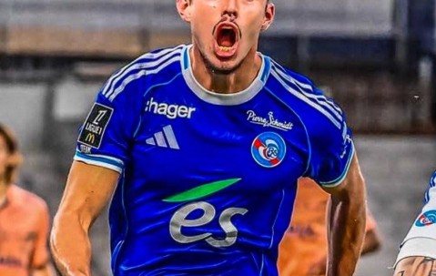 倒钩绝平+11场8球！23岁阿根廷神锋逆袭，从韧带撕裂到法甲射手王