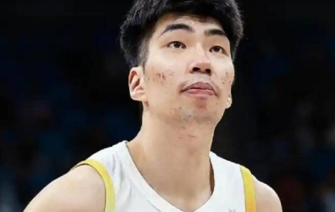 余嘉豪完成西乙联赛首秀赛后与前队友谈西乙和西甲的差距&月薪