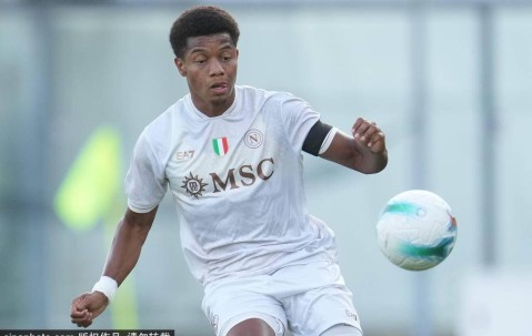 新锋霸降临！霍伊伦飞抵意大利罗马，体检即将开启那不勒斯新篇章！