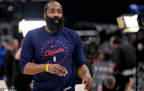 夸梅-布朗:哈登休赛期不训练 只会抽烟喝酒鬼混