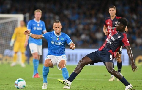 95分钟绝杀！孔蒂激情庆祝，主场沸腾！那不勒斯惊险领跑意甲