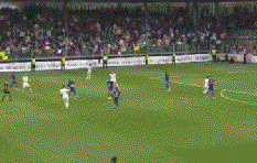 2-1，40岁C罗腾空转体180度庆祝：利剑出鞘，率队逆转法甲劲旅