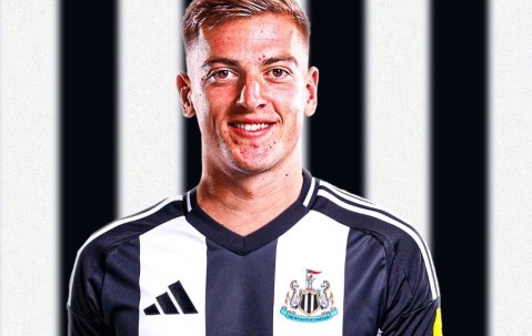 英超最惨？纽卡无缘塞斯科，夏窗被8次截胡，头号射手也留不住