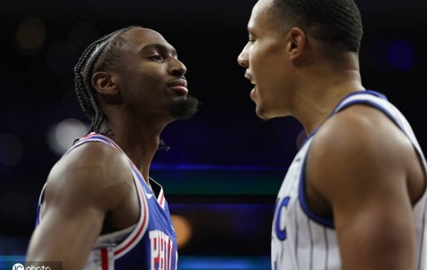 马克西43分埃奇库姆26+7 76人击败魔术三连胜