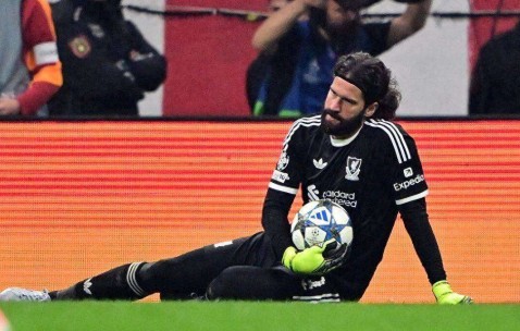 利物浦遭重创！阿利森伤缺6周 后防新援扎堆恐成豆腐渣？