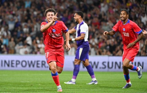 巴黎圣日耳曼6-3大胜图卢兹，内维斯戴帽登顶法甲榜首