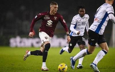 意甲焦点战：都灵主场迎战那不勒斯，保级与争冠的生死博弈