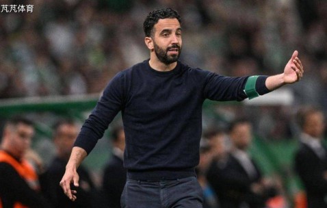 放弃阿莫林扶正助教上位？曼联前助教给出指导意见，拉爵怎么想