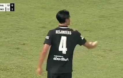 还不熟悉新援！曼城球衣印错赖因德斯的名字，多了一个字母I