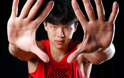 队记：杨瀚森能成为组织核心 管理层喜欢他的传球