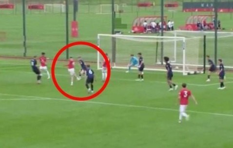 太阳报：15岁小鲁尼打入曼联U18生涯首球 但风头仍被14岁队友盖过