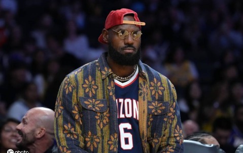 记者：詹姆斯康复进展顺利 目标是11月中旬回归赛场