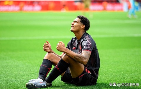 天崩开局！滕哈格德甲首秀栽了，遭弱旅2球逆转，场边大喊表不满