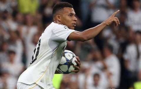 超越巅峰C罗，姆巴佩补上生涯短板：从超级射手到攻防兼备的领袖