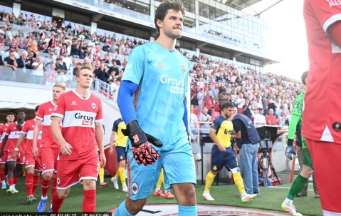 曼联锁定比利时门神拉曼斯，奥纳纳地位无忧但替补悬了？