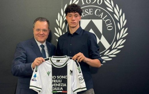 前途无量！意媒：利物浦、皇马和拜仁有意乌迪内斯17岁后卫帕尔马