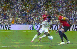 一场2-1！让巴萨有压力了：皇马主场逆转+赛季3连胜，西甲领跑