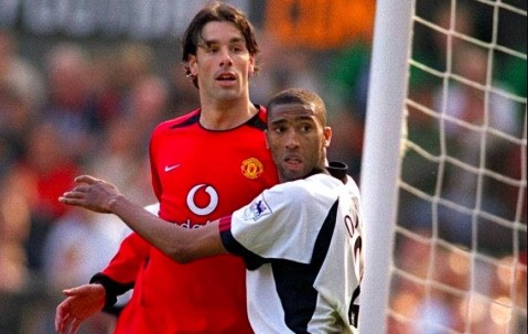 俱乐部官方祈祷！前英超后卫救助伤者被撞成重伤 曾任国家队队长