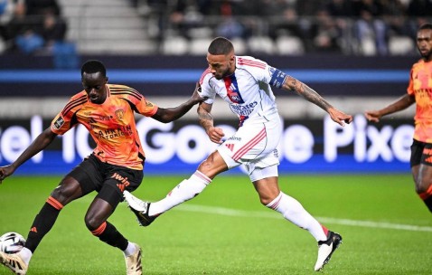 法甲大冷门！落后3球仍不输，巴黎FC主场逼平里昂