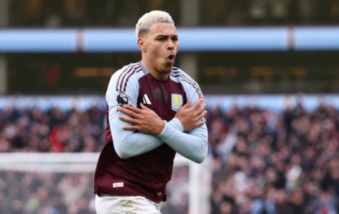 阿斯顿维拉队中瑰宝一个接一个被卖掉 财政为什么那么困难？