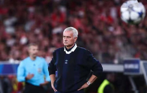 500万投入！穆帅携26冠回归本菲卡，10天能破8分差距吗？