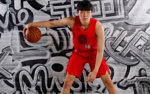 杨瀚森通过美国驾照考试 目前座驾为二手宝马