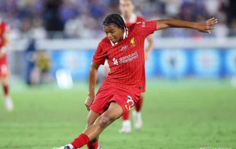 利物浦17岁新星闪耀，与梅西同框刷屏阿迪，绝杀纽卡瞬间燃爆