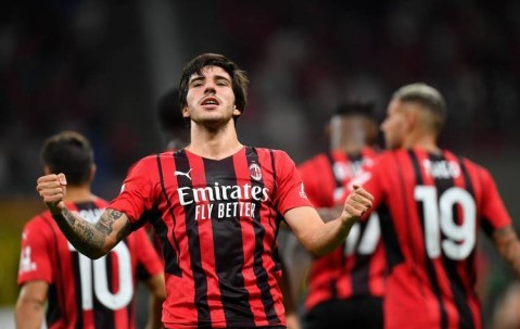 AC米兰延续稳定表现，意甲格局开云更精彩