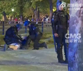 不到48小时巴黎失控，欧冠喜迎卫冕，多地暴乱四起，马克龙急出手