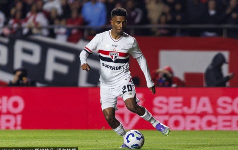 安东尼转会贝蒂斯：从曼联到西甲，足球的幽默与战术新篇章