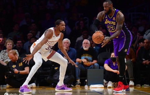 小里弗斯：詹姆斯进攻武器库还不到杜兰特一半