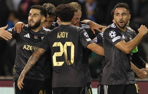 4-0！2-1！欧冠狂欢夜：3场冷门，巴黎绝杀巴萨，曼城+尤文遭绝平