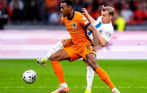 英超双红会赛前，斯洛特透露利好消息，两员大将及时复出战曼联