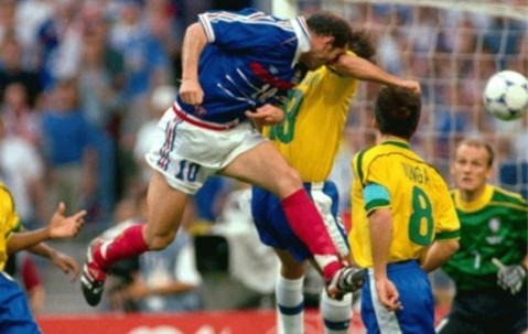 踢了3届世界杯都是巴西主力，却在全盛时期沦为意甲替补，悍将在国家队风光却失意于俱乐部