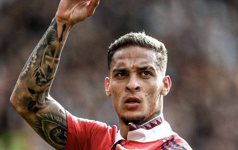 胳膊肘往外拐？曝安东尼配合贝蒂斯压价，曼联拒绝2000万欧元放人