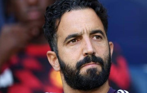 阿莫林满意曼联“夺冠”表现：新援“老詹”表现不错但需自律，塞斯科是答案