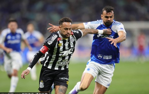 巴黎圣日耳曼奖杯展示：法甲大战昂热背后的荣耀与期待