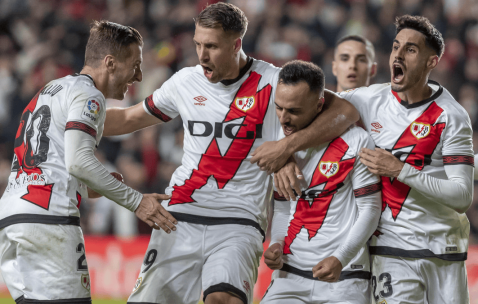 西甲焦点战：巴列卡诺主场迎战巴塞罗那，胜负悬念几何？