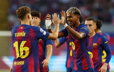 巴萨6-1大胜希超豪门，费尔明帽子戏法、拉什福德双响+造点、亚马尔破门