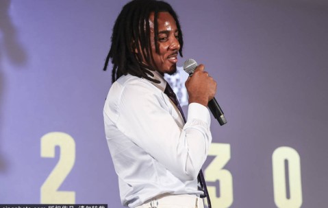 巴塞罗那防线急需升级！水晶宫铁卫马克·格伊成新目标