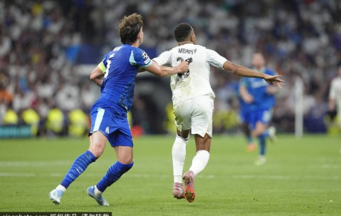 西甲衣袖广告收入排名：皇马2500万美元居首，巴萨1400万美元背后的商业博弈