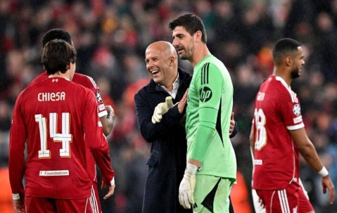 足坛一夜动态！拜仁灭巴黎夺16连胜，疲弱利物浦斩皇马，尤文一胜难求